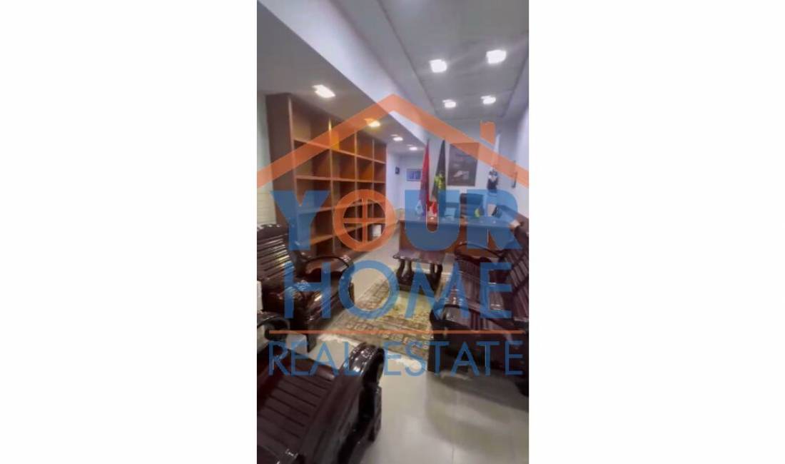 Zyre 21 Dhjetori Per Qira ne Tirana - 500Euro | 30m2