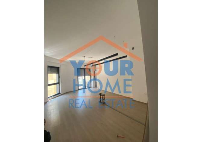 Ambiente Commerciale in Affitto 3+1 a Tirana - 50,000 Leke