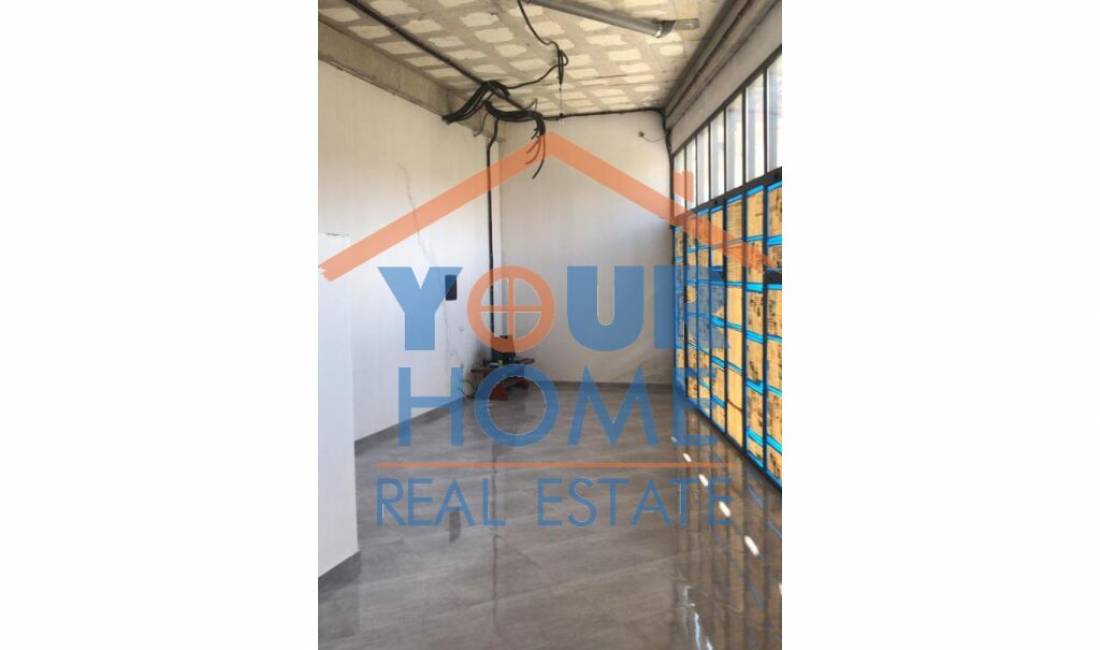 Jepet me qera Ambienti per biznes, Adresa: Tirana e Re, Cmimi: 600 Euro 