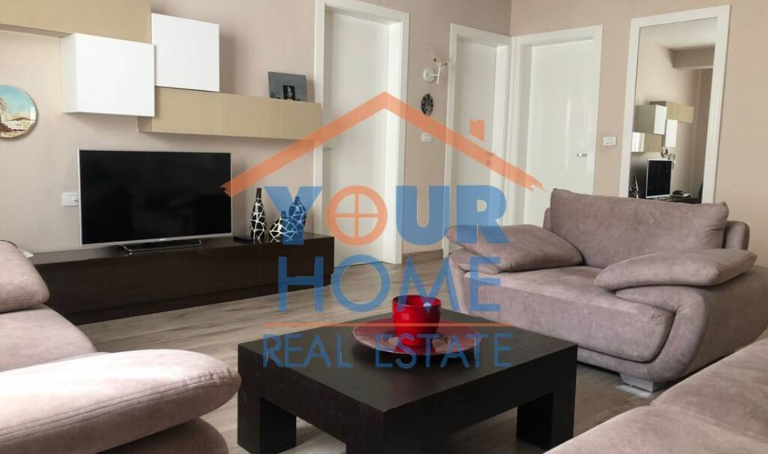 Casa privata/Indipendente in affitto a Tirana 2+1, SemiArredato