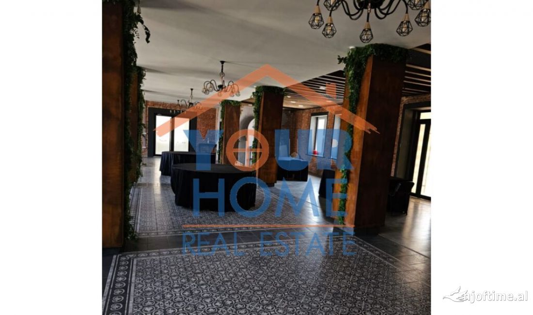 Jepet me qera Ambienti, Adresa: Kombinat,  Sheshin Garibaldi, Cmimi: 2500 Euro