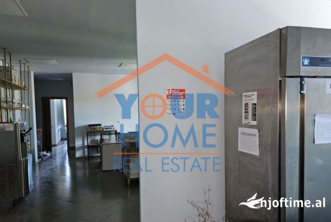 Ambiente Commerciale in Affitto 1+1 a Tirana - 2,500 Euro