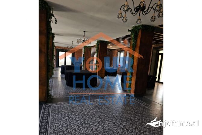 Ambiente Commerciale in Affitto 1+1 a Tirana - 2,500 Euro