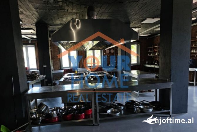 Ambiente Commerciale in Affitto 1+1 a Tirana - 2,500 Euro