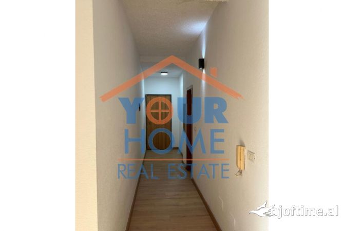 Ambiente Commerciale in Affitto 3+1 a Tirana - 35,000 Leke