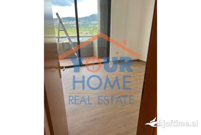 Ambiente Commerciale in Affitto 3+1 a Tirana - 35,000 Leke