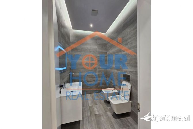 Shitet ambienti 100 m2 Adresa: Rruga Shefqet Musaraj, Rruga Kavajes, Cmimi: 2300Euro/m2