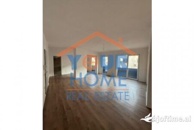 Ambiente Commerciale in Affitto 3+1 a Tirana - 900 Euro