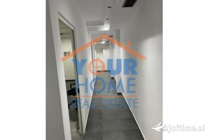Ambiente Commerciale in Affitto 3+1 a Tirana - 1,500 Euro