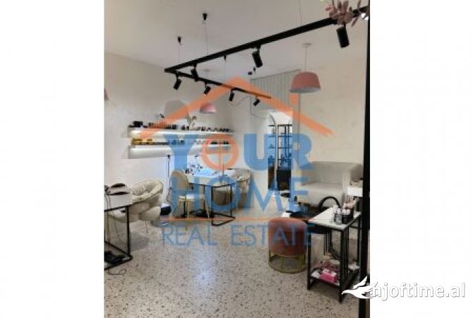 Jepet me qera ambient biznesi 100 m2, Adresa: Rruga Asim Vokshi, Cmimi: 150.000 ALL