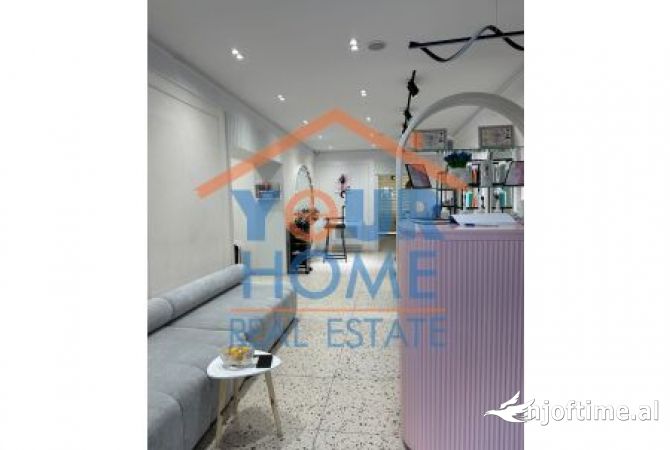 Jepet me qera ambient biznesi 100 m2, Adresa: Rruga Asim Vokshi, Cmimi: 150.000 ALL