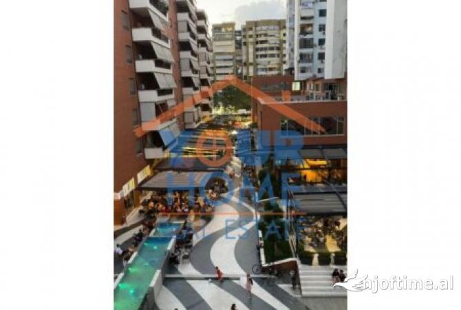 Ambiente Commerciale in Affitto 3+1 a Tirana - 2,900 Euro