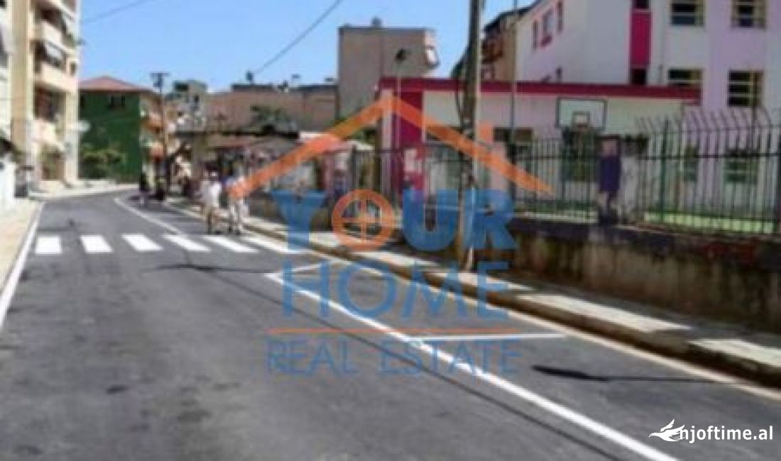 Shitet dyqan, Siperfaqe: 141 m2, Adresa: Rruga e Bogdaneve, Cmimi: 900.000 euro