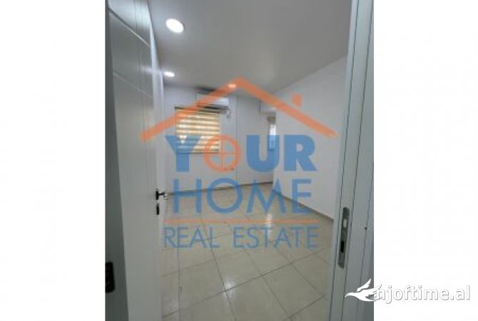 Jepet me qera ambienti per biznes, Adresa: Rruga e Kavajes, Cmimi: 850 €