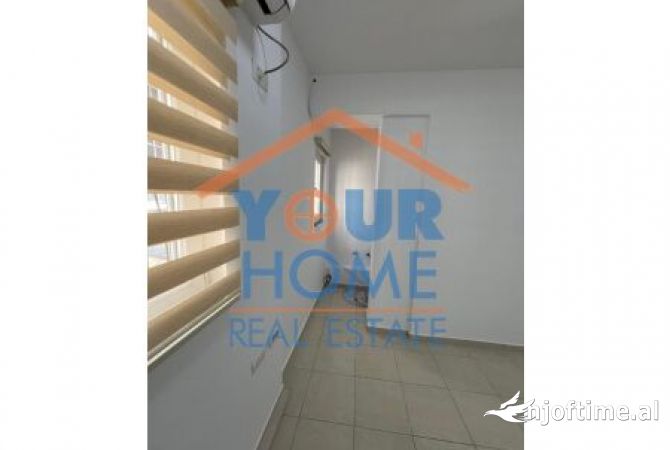 Ambiente Commerciale in Affitto 3+1 a Tirana - 850 Euro