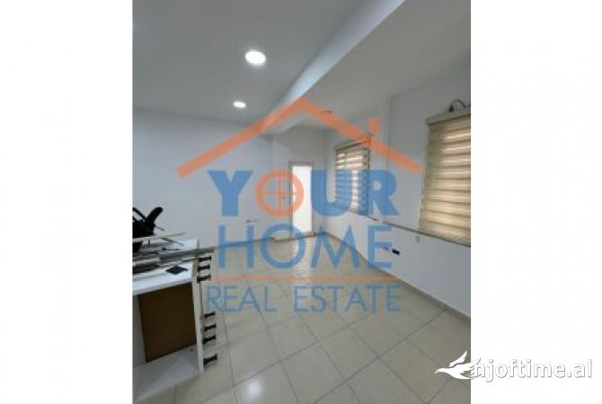 Ambiente Commerciale in Affitto 3+1 a Tirana - 850 Euro