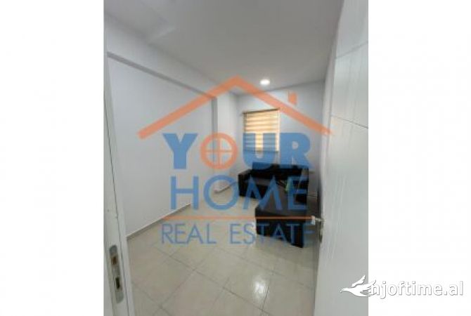 Jepet me qera ambienti per biznes, Adresa: Rruga e Kavajes, Cmimi: 850 Euro