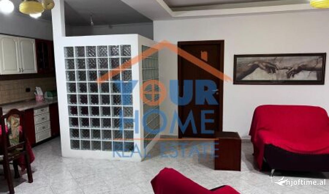 Shtepi ne shitje Apartament ne Tirane, 4+1, Mobilimi Pjeserisht e mobiluar, Pagesa 220,000  Euro.
