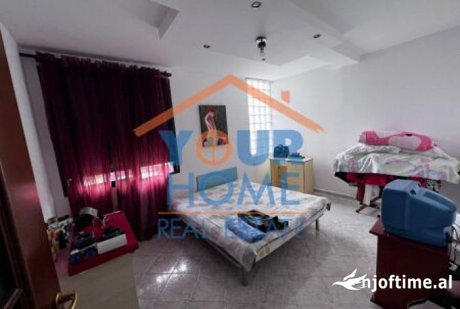 Shtepi ne shitje Apartament ne Tirane, 4+1, Mobilimi Pjeserisht e mobiluar, Pagesa 220,000  Euro.