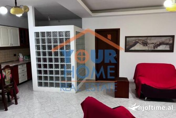 Shitet Apartamenti 4+1+2 tualete, Siperfaqe: 120 m2,  Adresa: 21 Dhjetori, Cmimi: 220.000euro