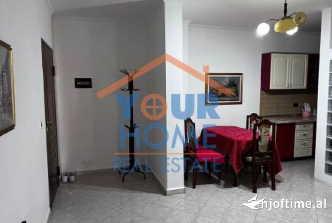 Shtepi ne shitje Apartament ne Tirane, 4+1, Mobilimi Pjeserisht e mobiluar, Pagesa 220,000  Euro.