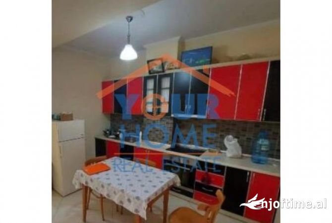 Shtepi me qera Apartament ne Tirane, 3+1, Mobilimi E mobiluar, Pagesa 400  Euro.