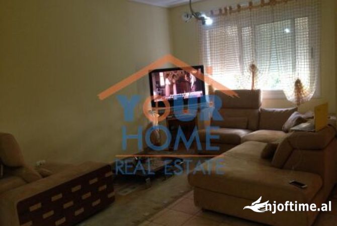  Apartament 2+1 Për Qira në Komuna e Parisit, Tiranë - 900€ 