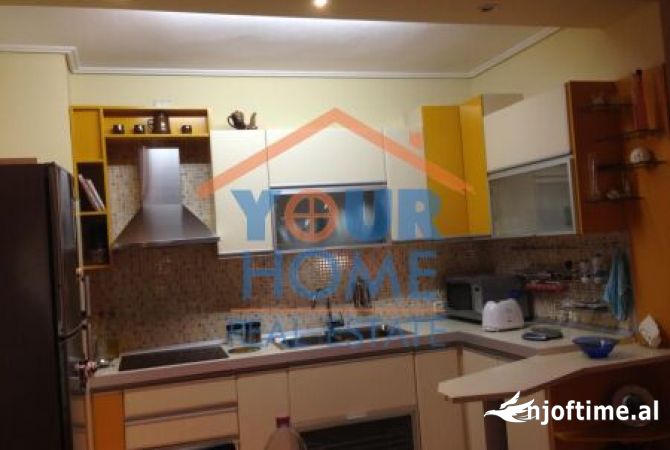 Shtepi me qera Apartament ne Tirane, 2+1, Mobilimi E mobiluar, Pagesa 900  Euro.