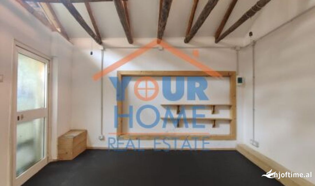 Ambient me qira ne Rruga e Kavajes, Tirane - 35.000 leke