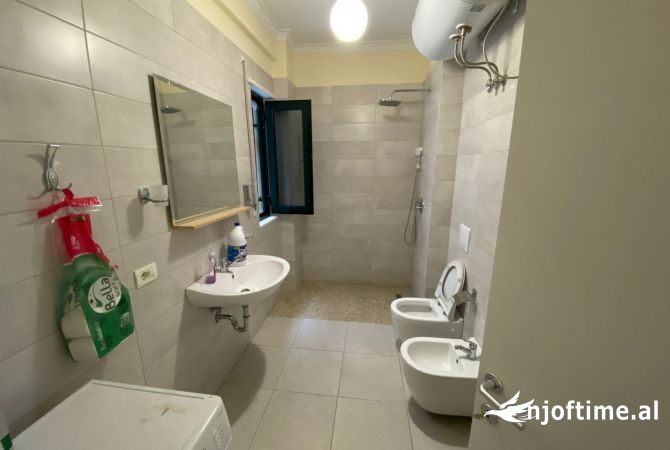 Shtepi me qera Apartament ne Tirane, 2+1, Mobilimi E mobiluar, Pagesa 600  Euro.