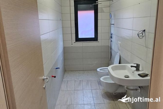 Shtepi me qera Apartament ne Tirane, 2+1, Mobilimi E mobiluar, Pagesa 500  Euro.