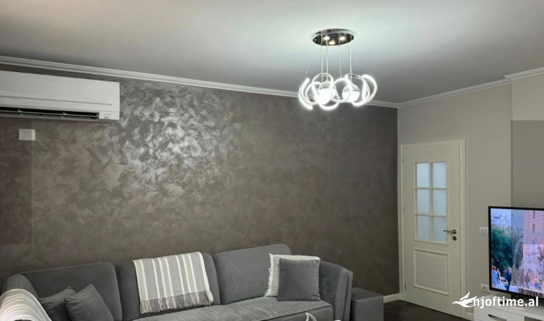 Shtepi ne shitje Apartament ne Tirane, 2+1, Mobilimi E mobiluar, Pagesa 280,000  Euro.