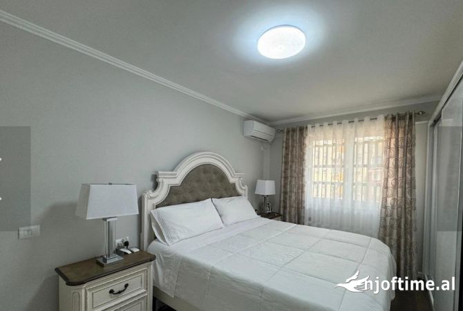 Shtepi ne shitje Apartament ne Tirane, 2+1, Mobilimi E mobiluar, Pagesa 280,000  Euro.