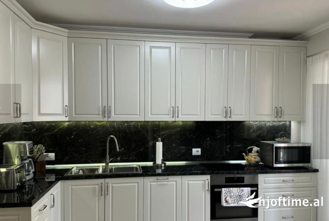 Shtepi ne shitje Apartament ne Tirane, 2+1, Mobilimi E mobiluar, Pagesa 280,000  Euro.