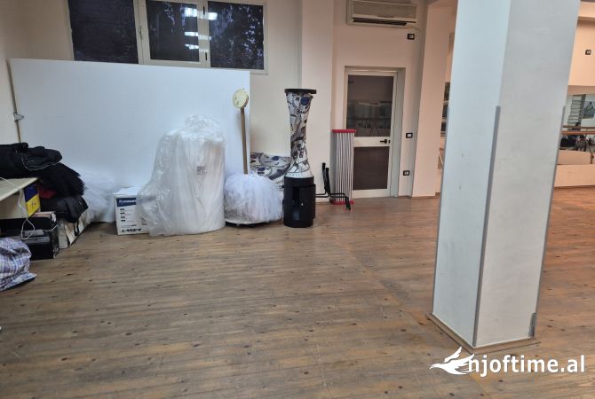 Business Property for Rent 1+1 in Tirana - 1,200 Euro