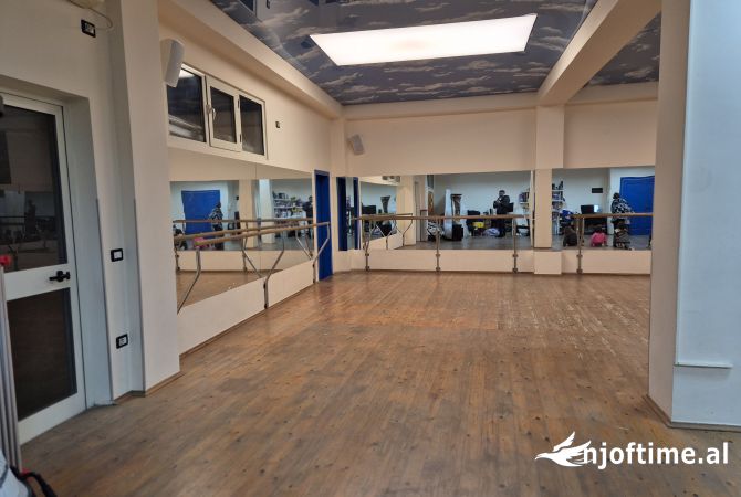 Business Property for Rent 1+1 in Tirana - 1,200 Euro