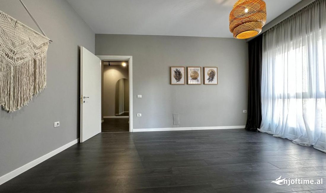 Shtepi ne shitje Apartament ne Tirane, 1+1, Mobilimi Bosh, pa mobiluar, Pagesa 175,000  Euro.