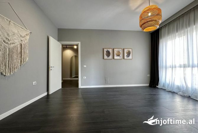 Shitet apartament 1+1 Rruga Barrikadave. Pallat i perfunduar i 2024