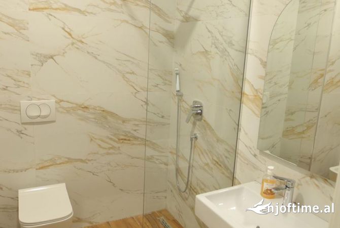 Shtepi ne shitje Apartament ne Tirane, 1+1, Mobilimi Bosh, pa mobiluar, Pagesa 175,000  Euro.