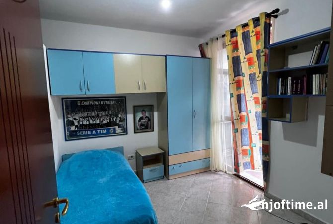 Shtepi ne shitje Apartament ne Tirane, 4+1, Mobilimi E mobiluar, Pagesa 222,000  Euro.