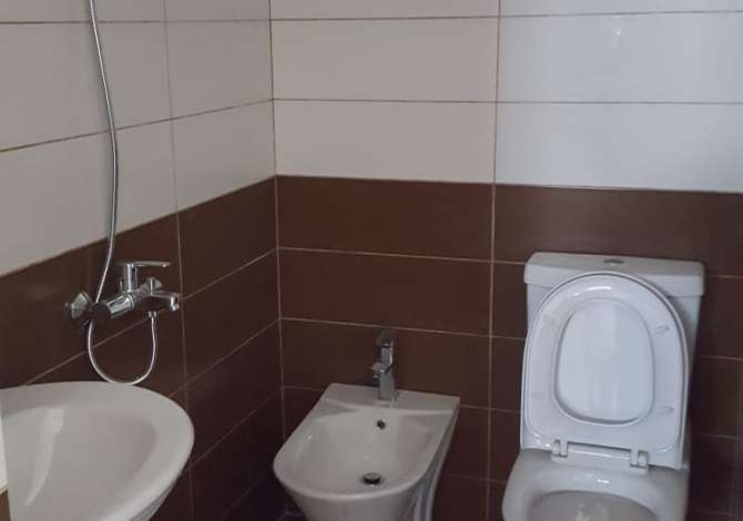 Ambient biznesi me qera 4+1 ne Tirane - 2,500 Euro