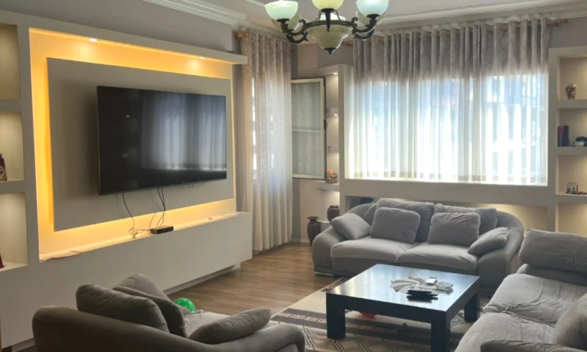 Shtepi ne shitje Apartament ne Tirane, 3+1, Mobilimi E mobiluar, Pagesa 205,800  Euro.