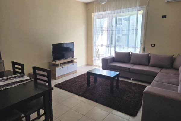 Shtepi me qera 1+1 ne Tirane - 40,000 Leke