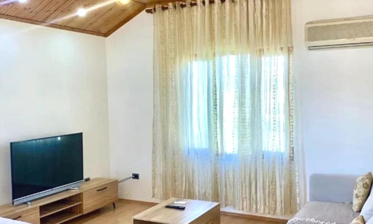 Shtepi me qera Shtepi Private ne Tirane, 2+1, Mobilimi E mobiluar, Pagesa 45,000  Leke.