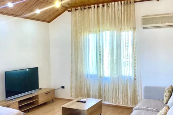 Shtepi me qera 2+1 ne Tirane - 45,000 Leke