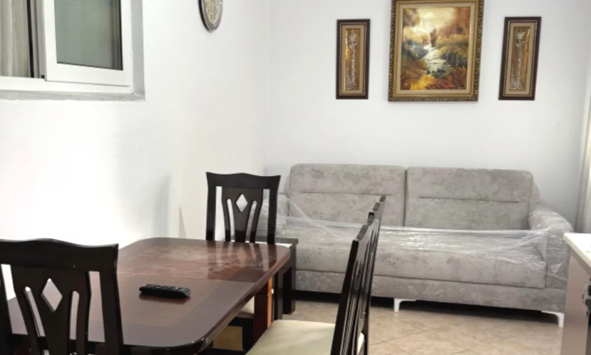 Shtepi me qera Apartament ne Tirane, 1+1, Mobilimi E mobiluar, Pagesa 50,000  Leke.