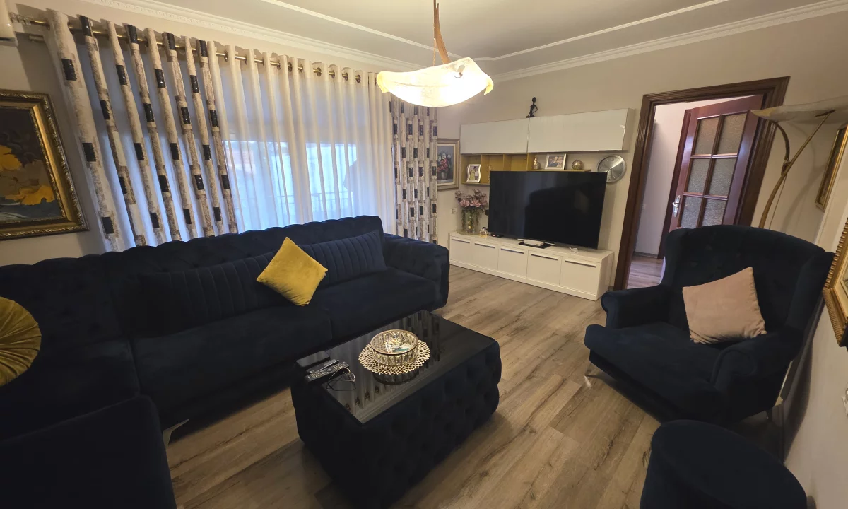Shtepi ne shitje Apartament ne Tirane, 2+1, Mobilimi E mobiluar, Pagesa 213,000  Euro.