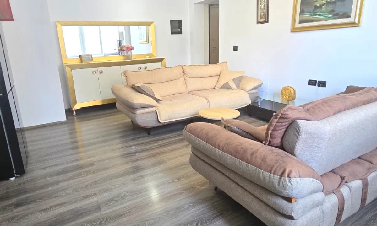 Shtepi ne shitje Apartament ne Tirane, 2+1, Mobilimi E mobiluar, Pagesa 195,000  Euro.