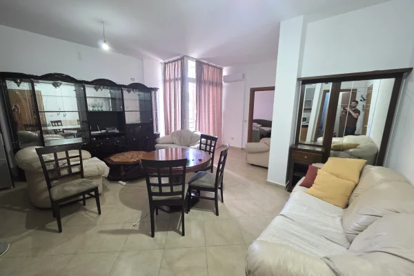 Shtepi me qera 1+1 ne Tirane - 33,000 Leke