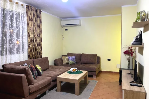 Shtepi me qera 1+1 ne Tirane - 46,000 Leke